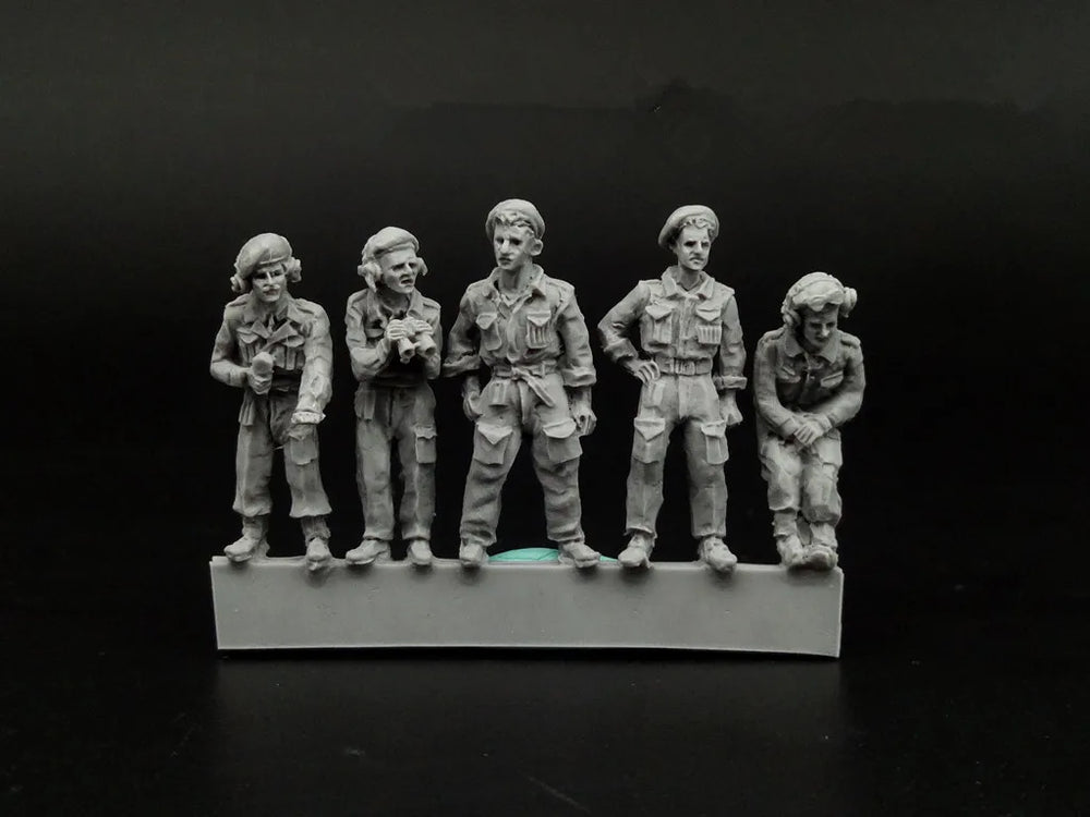 1/72 Modern Military British Armored Force (6-Person), 5 Figures, Resin Model Figure Kit, Unassembled and Unpainted