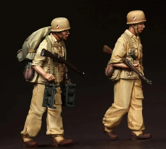 1/35 WWI British Infantry in Khaki with Rifles, 16 Figures, Resin Model Figure Kit, Unassembled and Unpainted