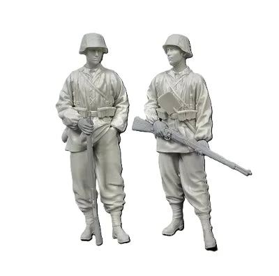 1/35 Military Soldiers, 2 Figures, Resin Model Figure Kit, Military Theme, Unassembled and Unpainted