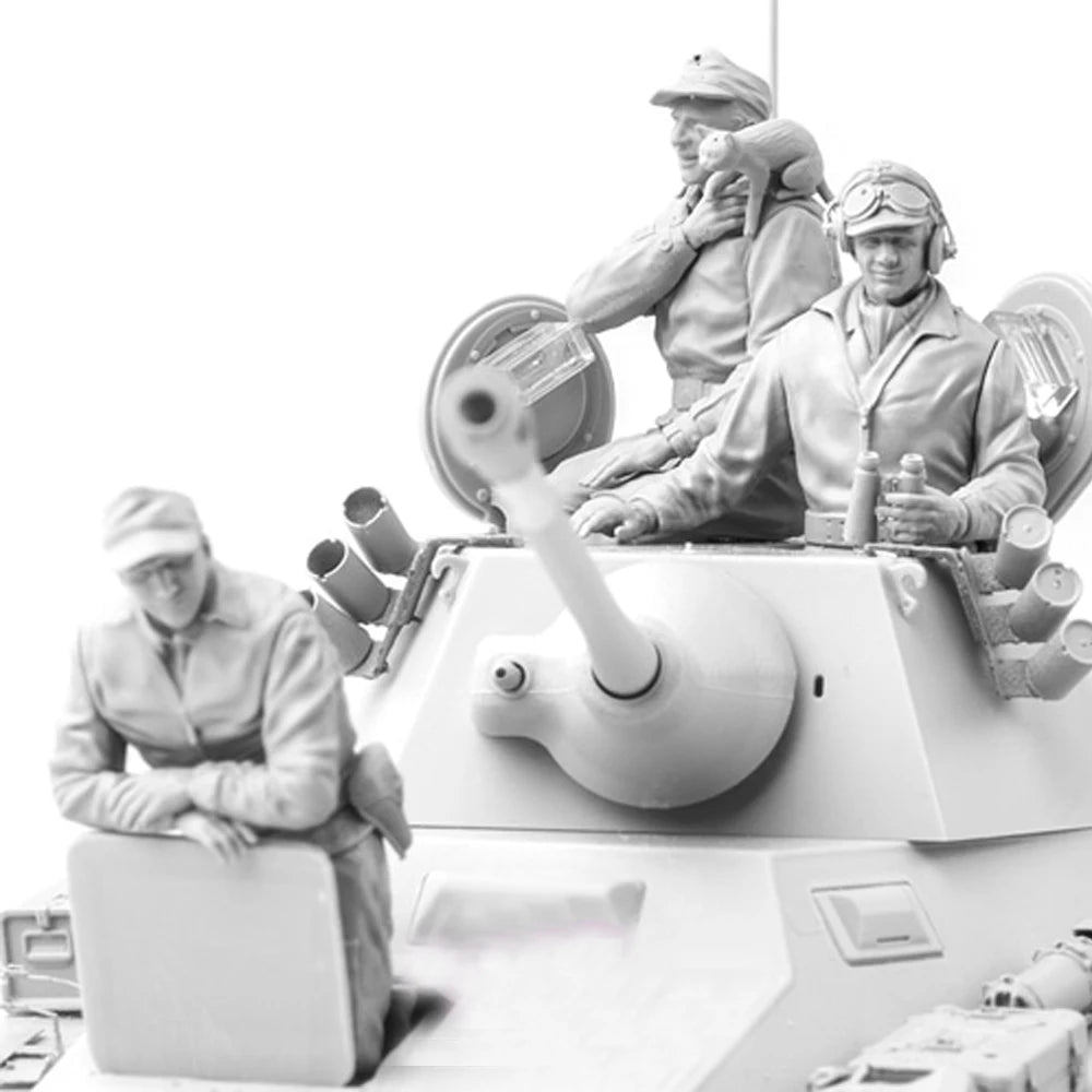 1/35 WWII German Panzer Crew Loading Gun, 4 Figures, Resin Model Figure Kit, Unassembled and Unpainted