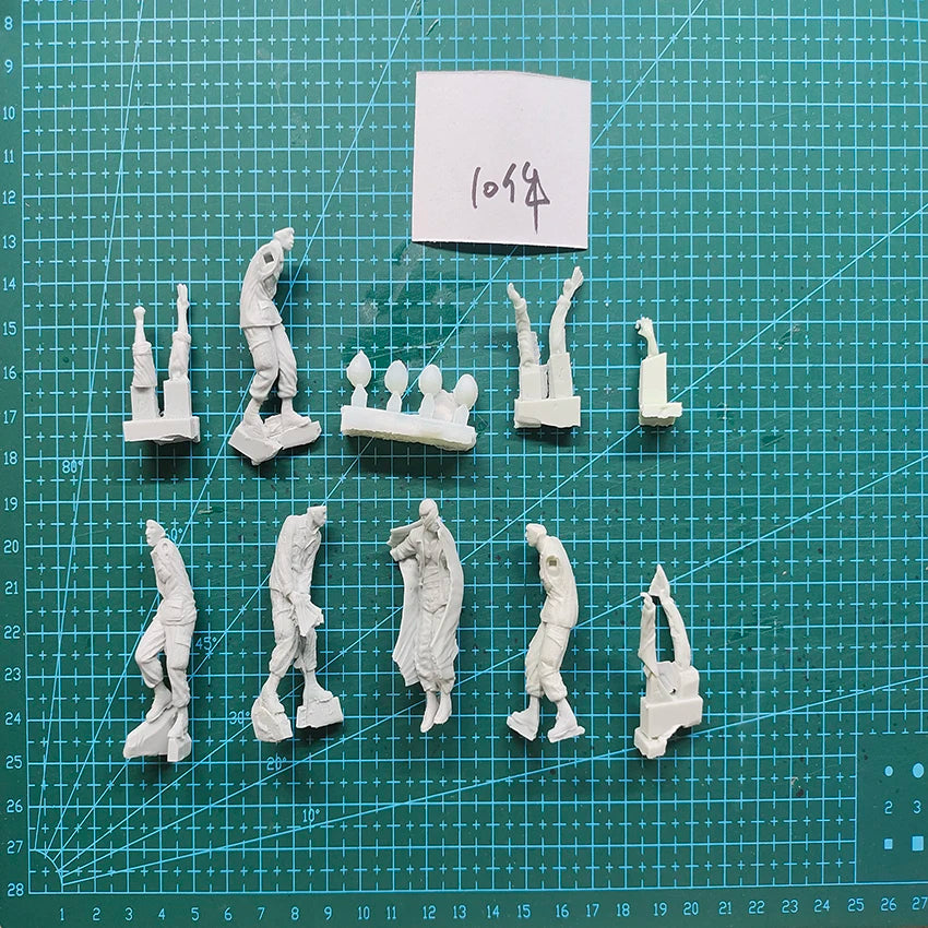 1/35 Modern Military Medic Team, 5 Figures, Resin Model Figure Kit, Unassembled and Unpainted