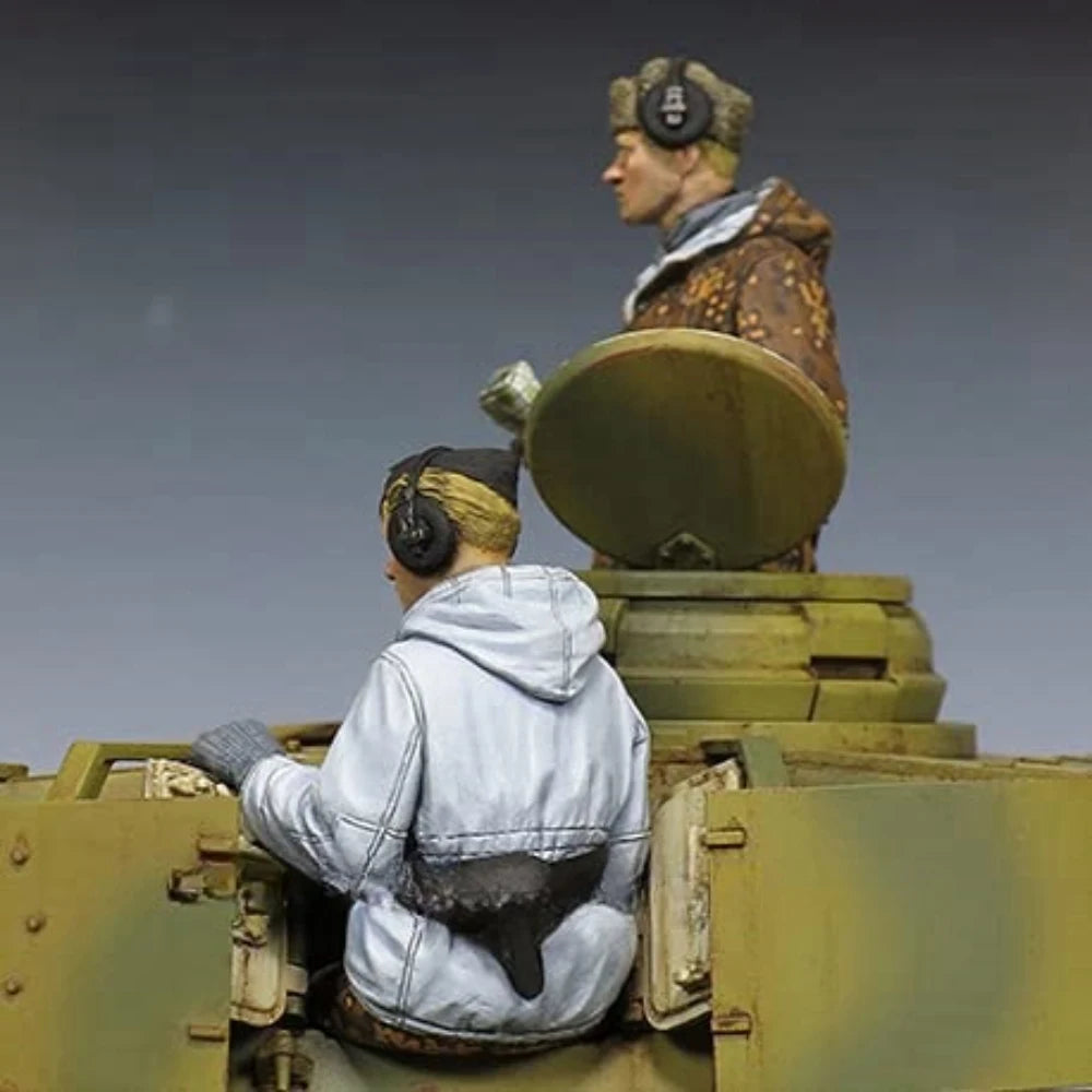 1/35 WWII German Tank Crew Winter Coats, 4 Figures, Resin Model Figure Kit, Unassembled and Unpainted