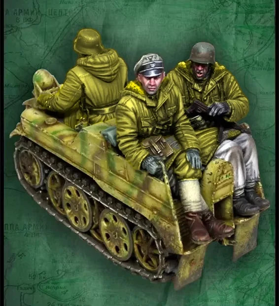 1/35 WWII German Soldiers with APC, 5 Figures, Resin Model Figure Kit, Unassembled and Unpainted