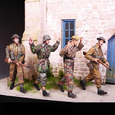 Modern Soldiers in Camouflage, 4 Figures, Resin Model Figure Kit, Unassembled and Unpainted