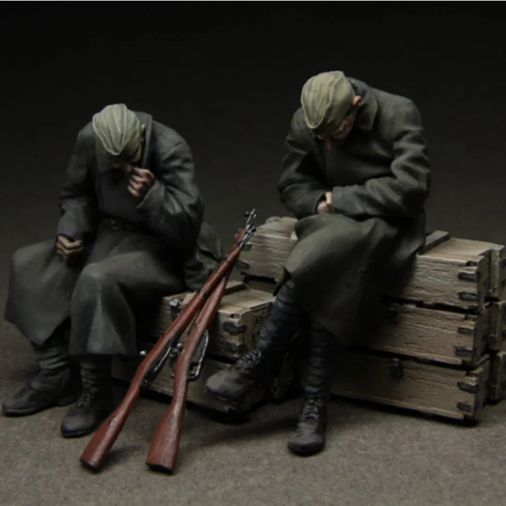 1/35 WWII Red Army Artillery, 2 Figures, Resin Model Figure Kit, Unassembled and Unpainted