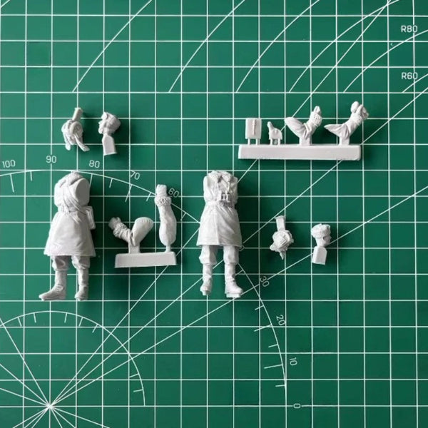 1/35 WWII Soviet AFV Crew Set, 2 Figures, Resin Model Figure Kit, Unassembled and Unpainted