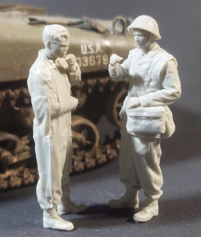 1/35 WWII British Paramedic, 2 Figures, Resin Model Figure Kit, Unassembled and Unpainted
