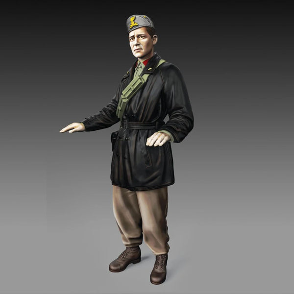 1/35 WWII Italian Tank Officer in Black Wrap, Resin Model Figure Kit, Unassembled and Unpainted