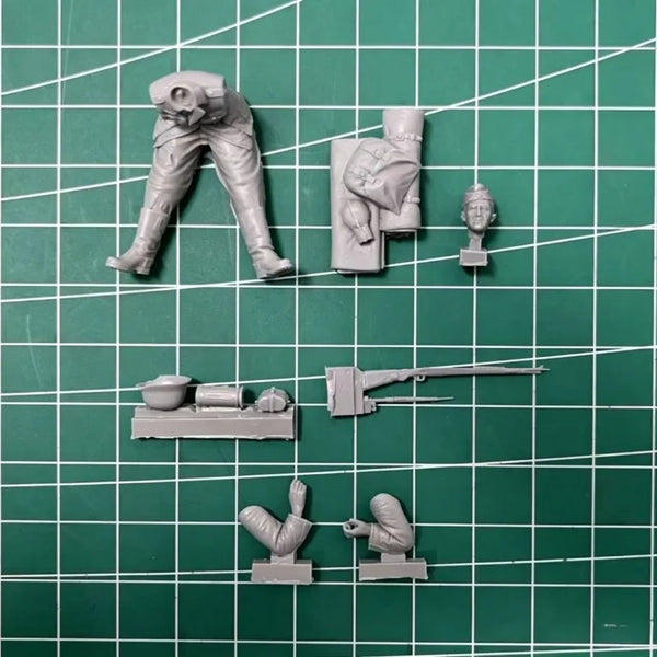 1/35 WWII German Infantry Prone with Rifle, Resin Model Figure Kit, Unassembled and Unpainted
