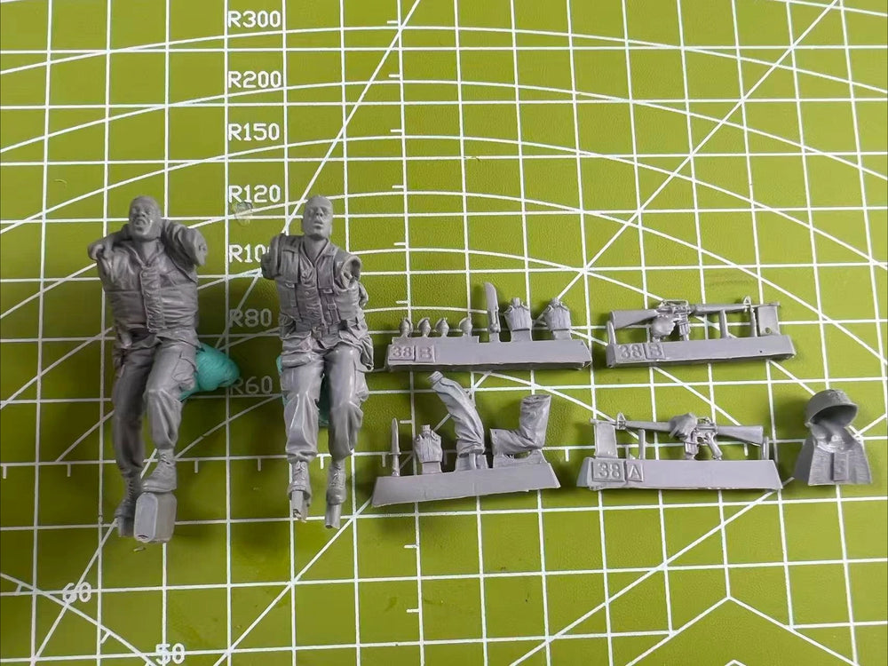 1/35 Modern US Marines Casualty Evacuation, 2 Figures, Resin Model Figure Kit, Unassembled and Unpainted