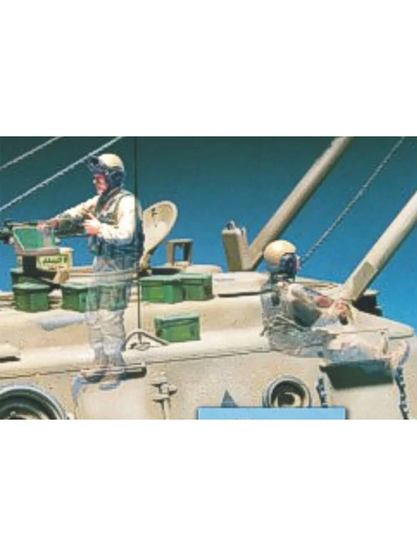 1/35 WWII German Panzer Crew in Combat, 2 Figures, Resin Model Figure Kit, Unassembled and Unpainted