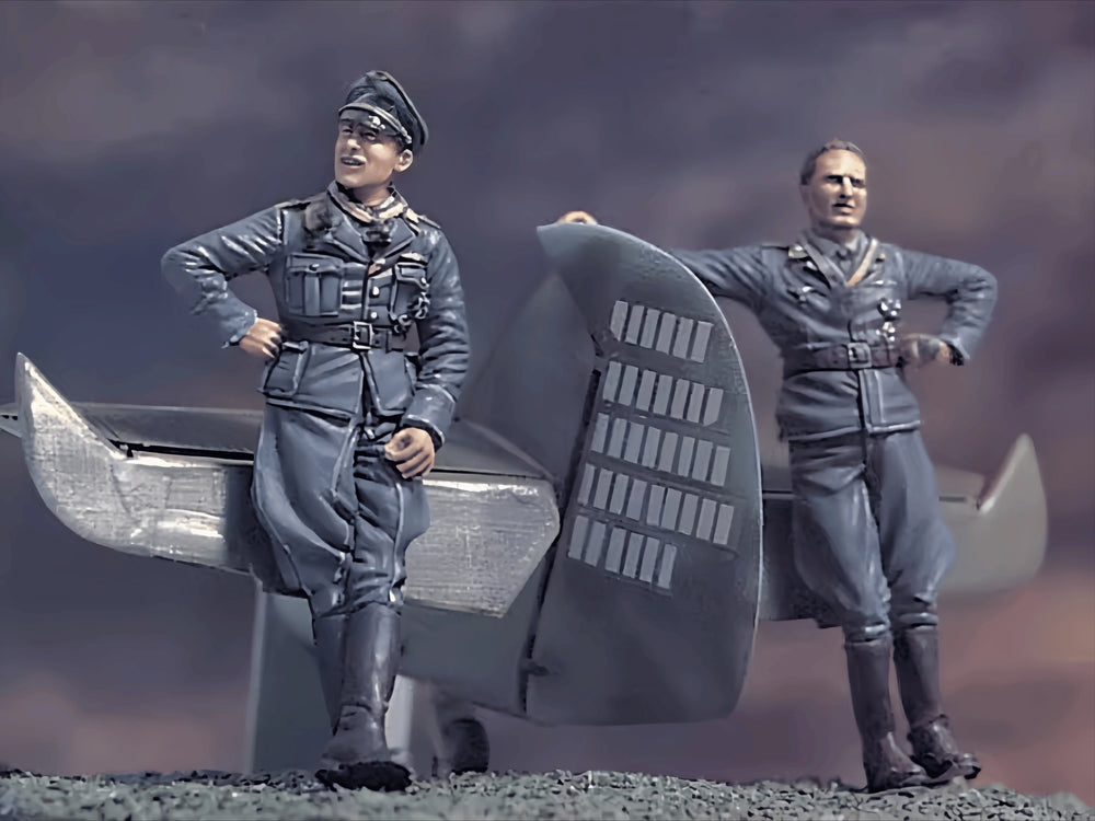 1/35 WWII Luftwaffe Pilots, 2 Figures, Resin Model Figure Kit, Unassembled and Unpainted