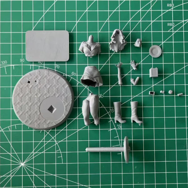 1/24 Waitress with Accessories, Resin Model Figure Kit, Unassembled and Unpainted