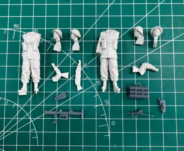 1/35 WWII British PIAT Anti-Tank Team, 2 Figures, Resin Model Figure Kit, Unassembled and Unpainted