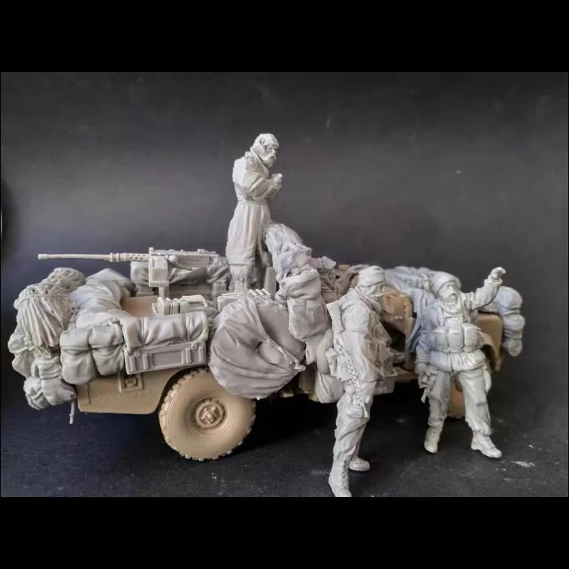1/35 WWII Military & Vehicle, 5 Figures, Resin Model Figure Kit, Unassembled and Unpainted