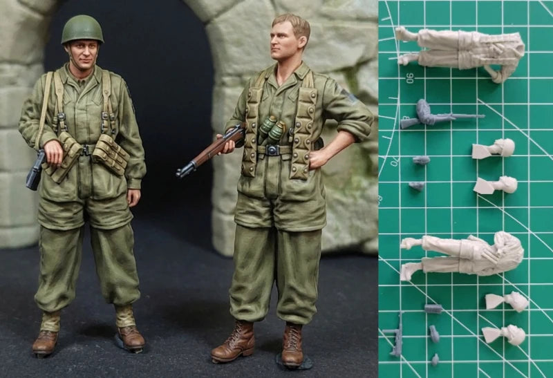 1/35 WWII German Soldiers Standing Armed and Casual, 2 Figures, Resin Model Figure Kit, Unassembled and Unpainted