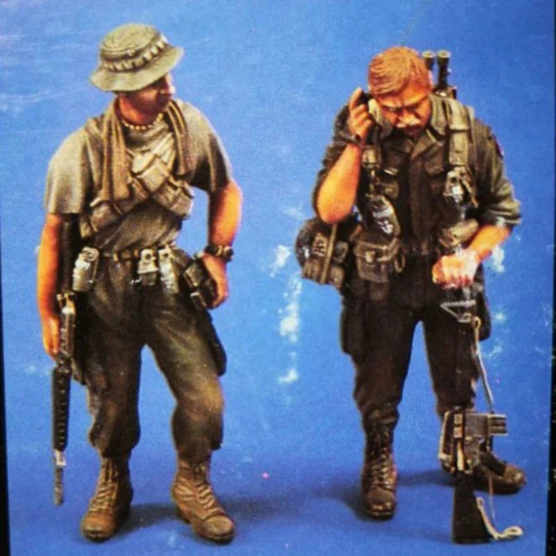 1/35 Vietnam War US Rifleman & Radio Operator, 2 Figures, Resin Model Figure Kit, Unassembled and Unpainted