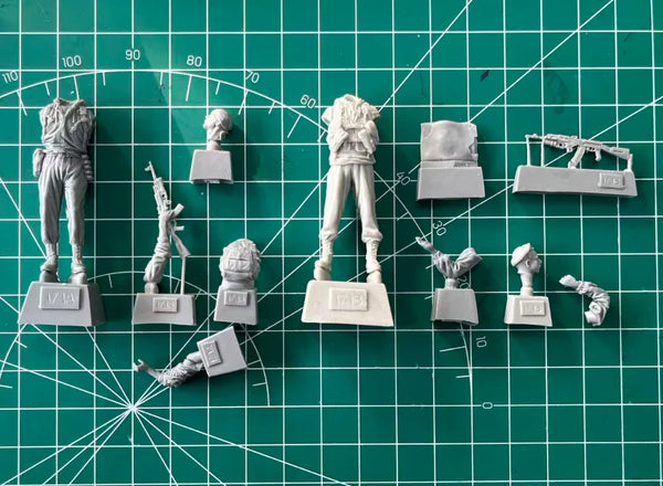 1/35 Modern Russian Infantryman, 2 Figures, Resin Model Figure Kit, Unassembled and Unpainted
