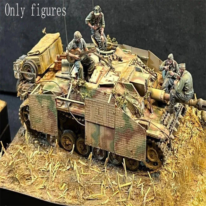 1/35 WWII German Infantry Hanomag Transport Crew, 4 Figures, Resin Model Figure Kit, Unassembled and Unpainted