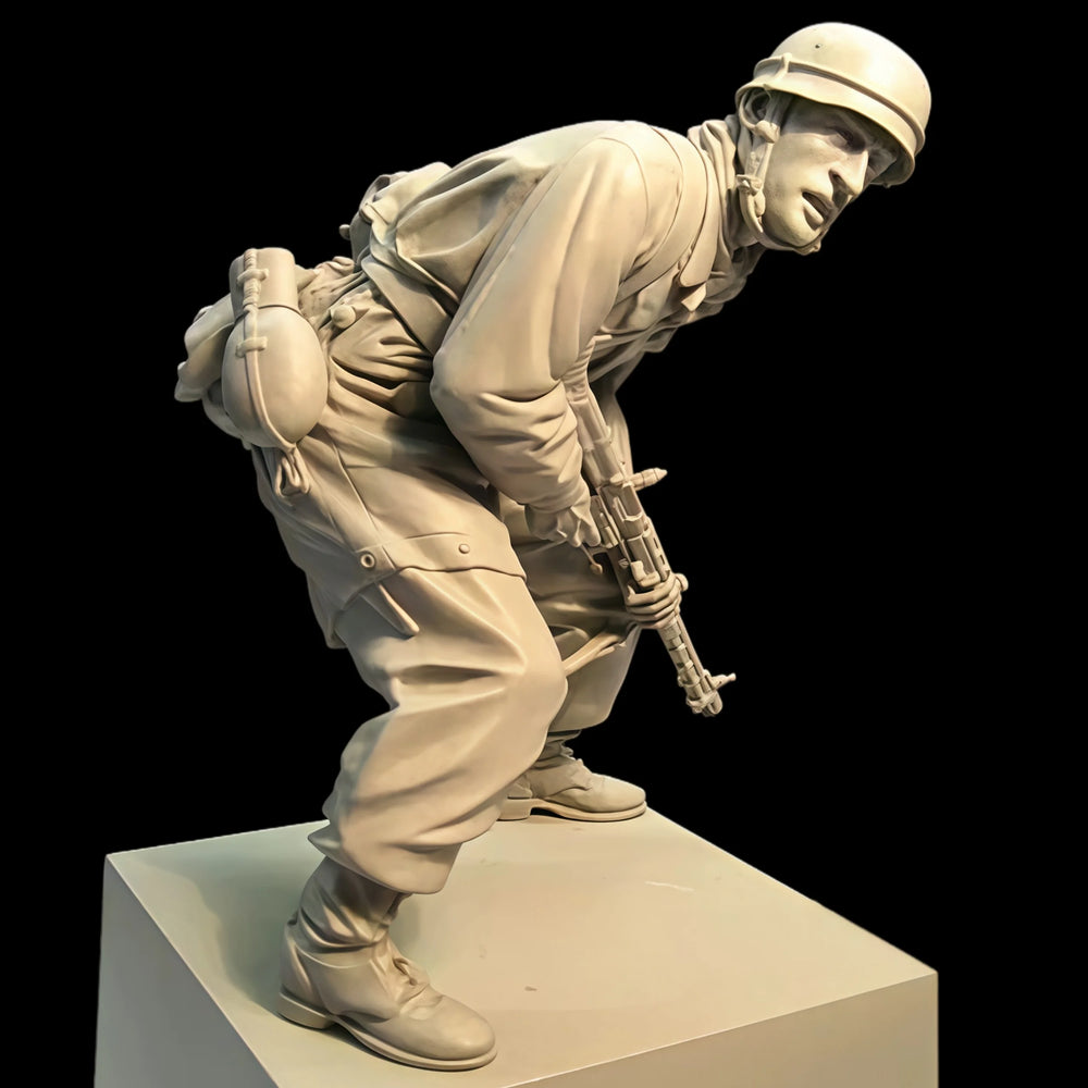 1/16 WWI British Infantryman Advancing in Pith Helmet, Resin Model Figure Kit, Unassembled and Unpainted