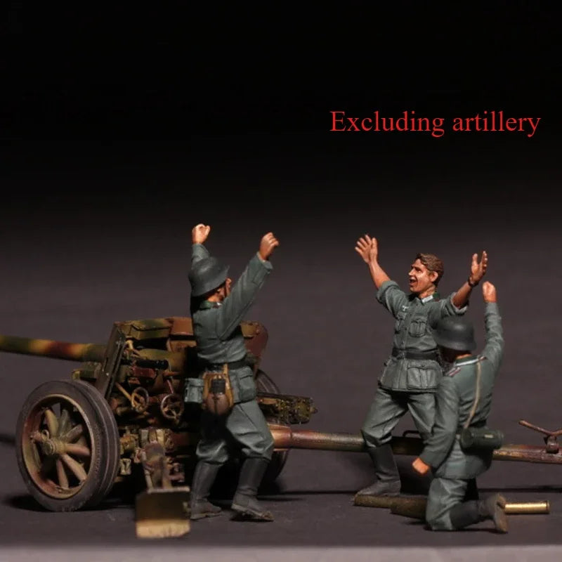 1/35 WWII German Artillery Crew Celebrating, 3 Figures, Resin Model Figure Kit, Unassembled and Unpainted