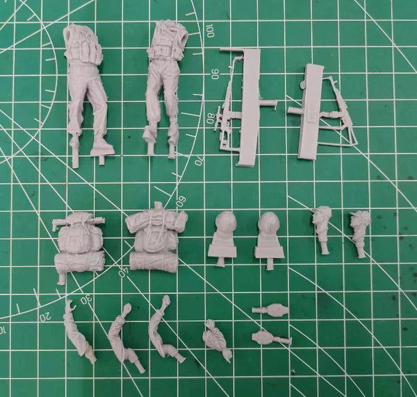 1/35 Modern Russian Military Scouts, 2 Figures, Resin Model Figure Kit, Unassembled and Unpainted