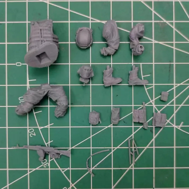 1/35 Modern Russian Operator Firing Rifle, Resin Model Figure Kit, Unassembled and Unpainted