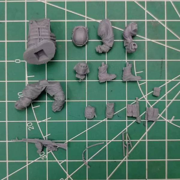 1/35 Modern Russian Operator Firing Rifle, Resin Model Figure Kit, Unassembled and Unpainted