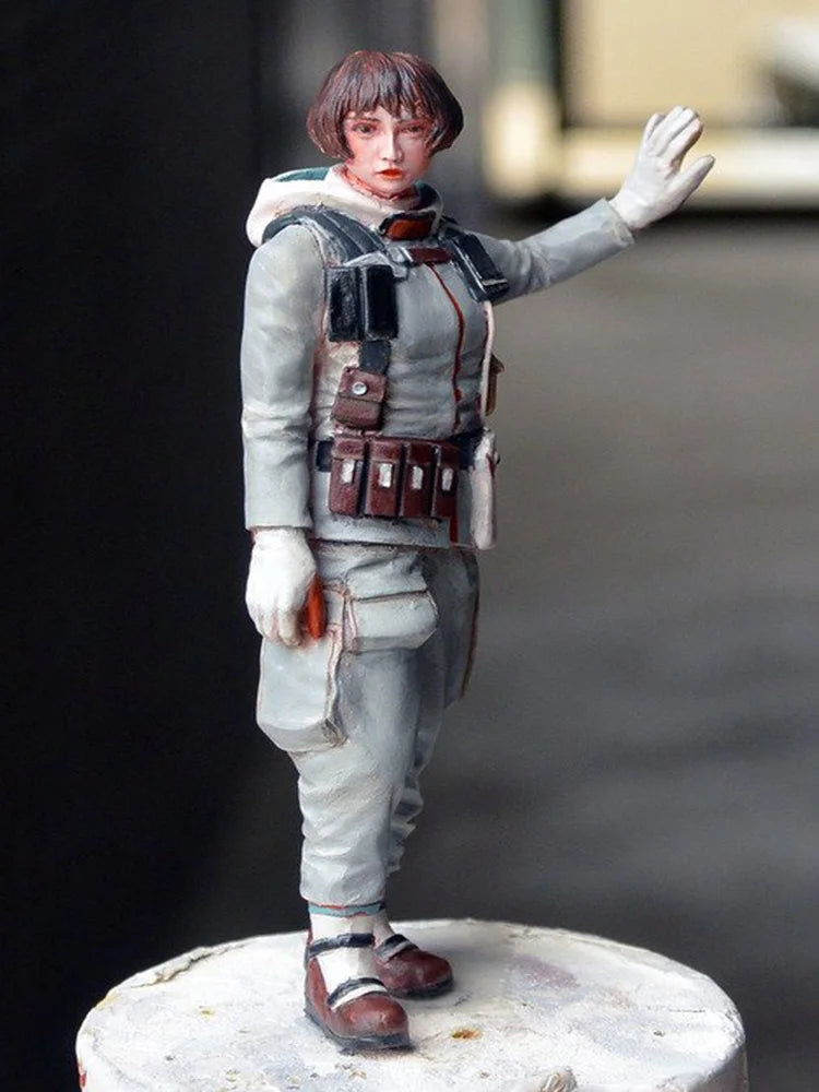 1/20 Female Sci-Fi Soldier with Raised Hand, Resin Model Figure Kit, Sci-Fi Theme, Unassembled and Unpainted