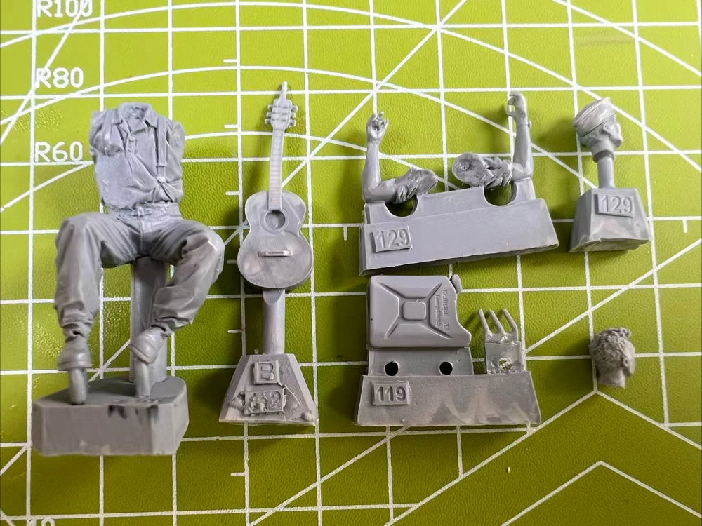 1/35 Modern Musician with Acoustic Guitar, Resin Model Figure Kit, Unassembled and Unpainted