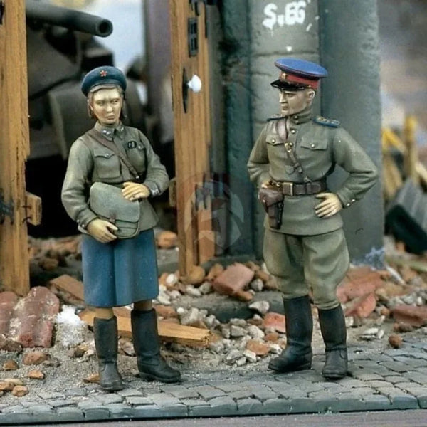 1/35 WWII Soviet Military Officers, 2 Figures, Resin Model Figure Kit, Unassembled and Unpainted