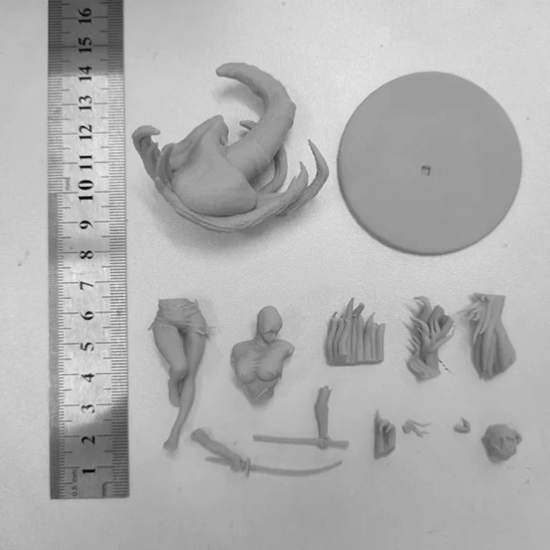 1/24 Demon Sorceress with Skull Crown and Turquoise Hair, Resin Model Figure Kit, Fantasy Theme, Unassembled and Unpainted