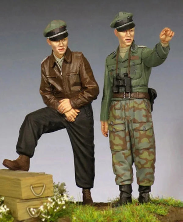1/35 WWII Soldiers Officer & NCO, 2 Figures, Resin Model Figure Kit, Unassembled and Unpainted