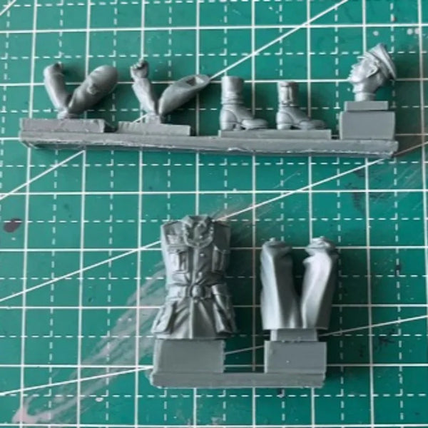 1/35 Modern Tactical Officer, 2 Figures, Resin Model Figure Kit, Unassembled and Unpainted