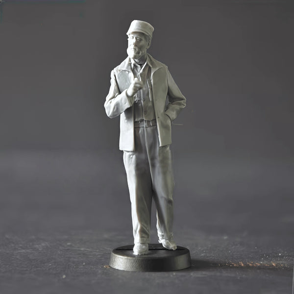 1/35 WWI Officer in Dress Overcoat with Cane, Resin Model Figure Kit, Unassembled and Unpainted