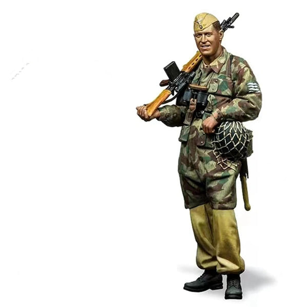 1/35 WWII German Paratrooper Combat Ready with StG44, Resin Model Figure Kit, Unassembled and Unpainted