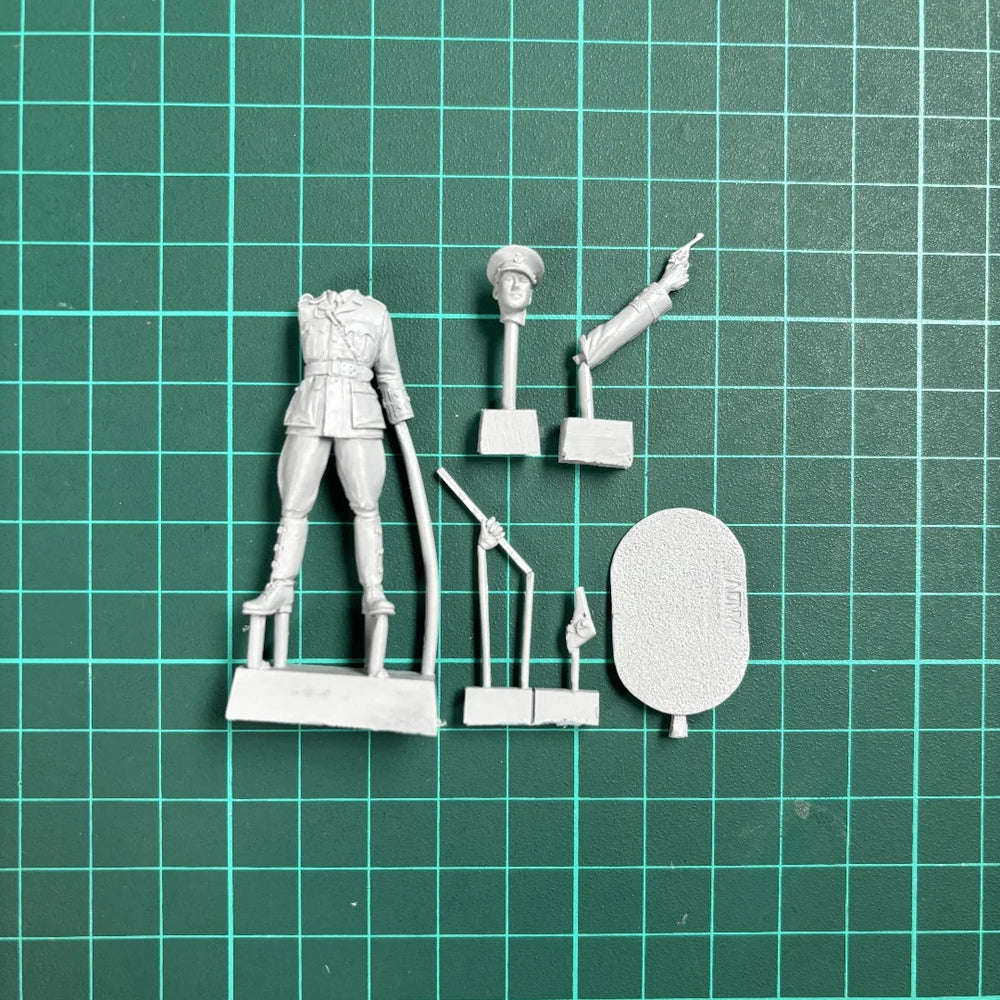 1/35 WWI British Officer Directing Troops, Resin Model Figure Kit, Unassembled and Unpainted