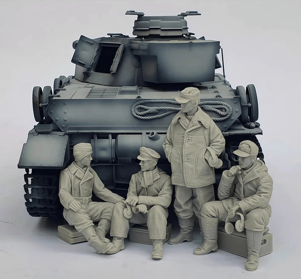 1/35 WWII Soviet Tank Crew at Rest, 4 Figures, Resin Model Figure Kit, Unassembled and Unpainted