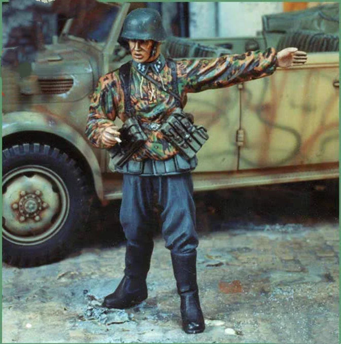1/35 WWII German Combat Soldier, Resin Model Figure Kit, Unassembled and Unpainted