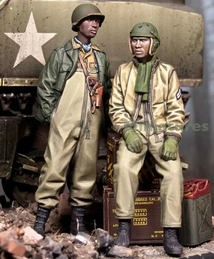 1/35 WWII US Infantry with Rifles, 2 Figures, Resin Model Figure Kit, Unassembled and Unpainted