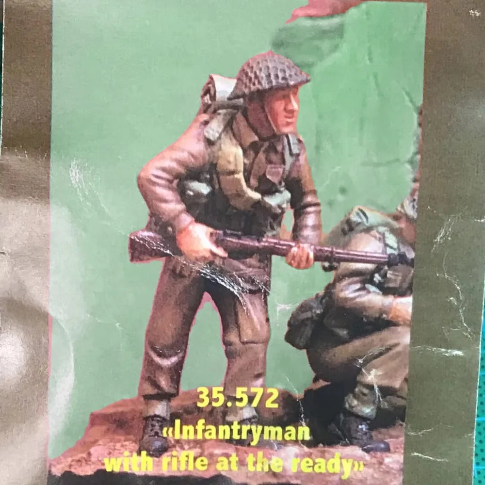 1/35 WWI Infantryman in Combat Stance, Resin Model Figure Kit, Unassembled and Unpainted