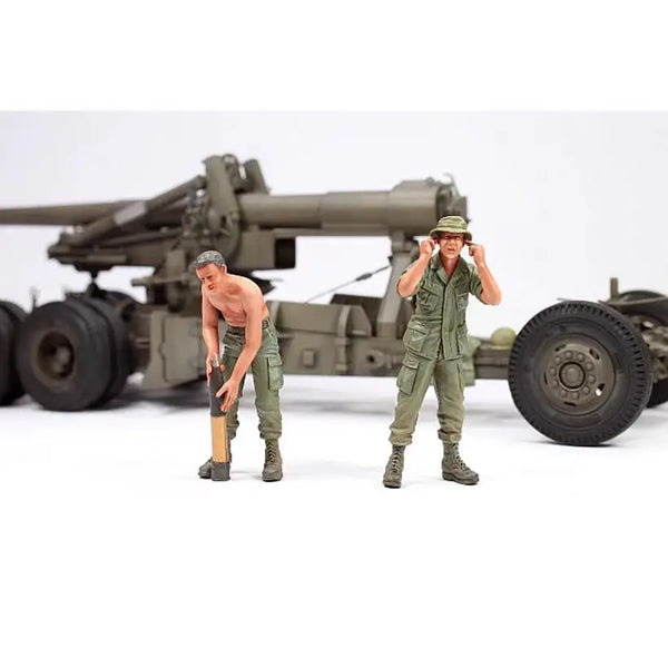 1/35 WWII German Artillery Officer with Binoculars and Casualty, 2 Figures, Resin Model Figure Kit, Unassembled and Unpainted