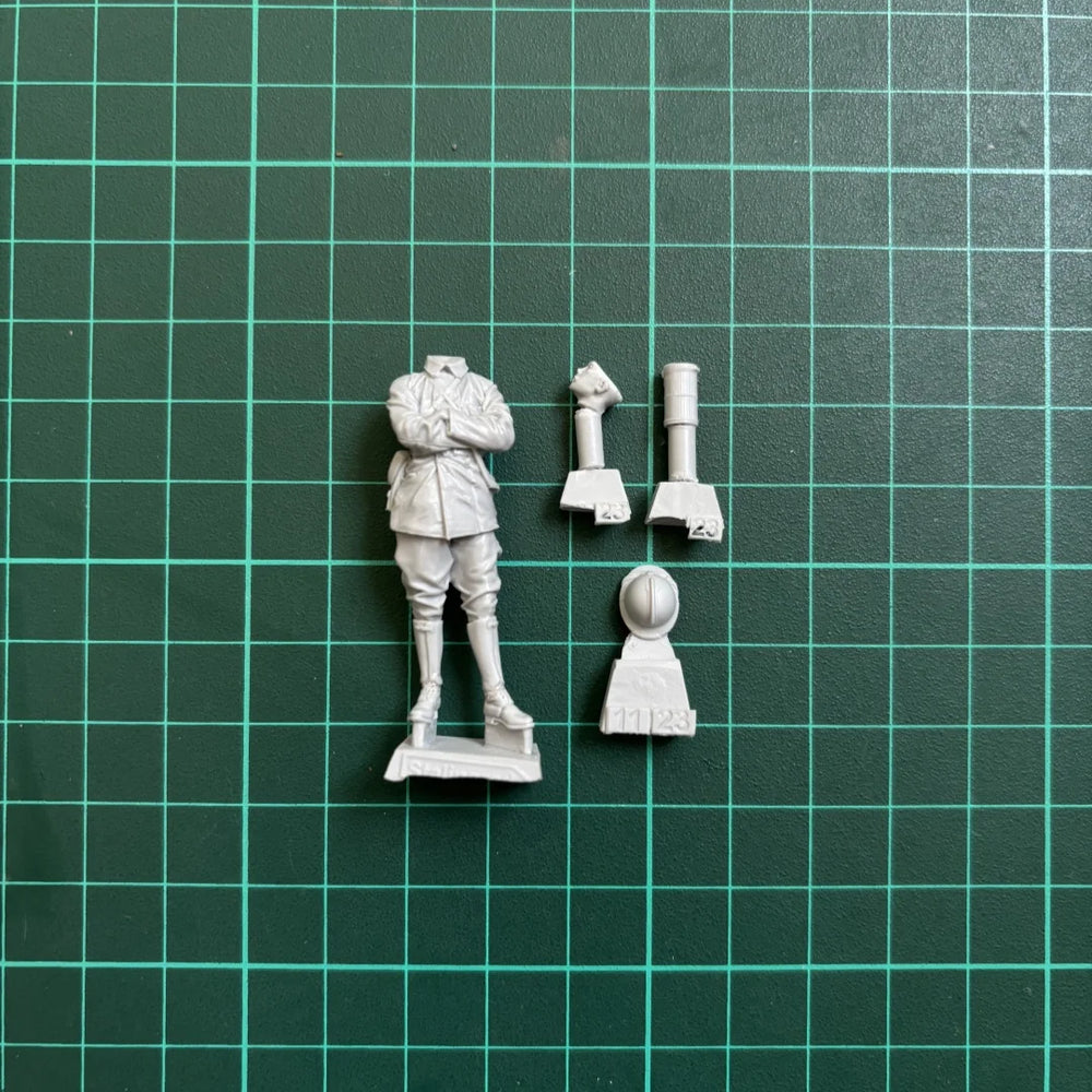 1/35 WWI French Tank Crewman, Resin Model Figure Kit, Unassembled and Unpainted