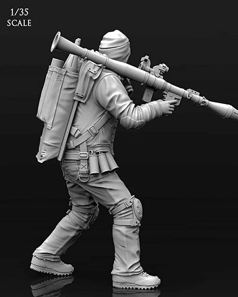1/35 Modern Infantry Soldier Advancing with Rifle and Pack, Resin Model Figure Kit, Unassembled and Unpainted