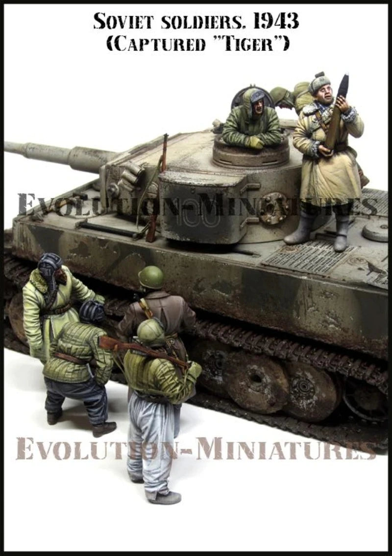 1/35 WWII Soviet Soldiers with Captured Tiger Tank, 8 Figures, Resin Model Figure Kit, Unassembled and Unpainted