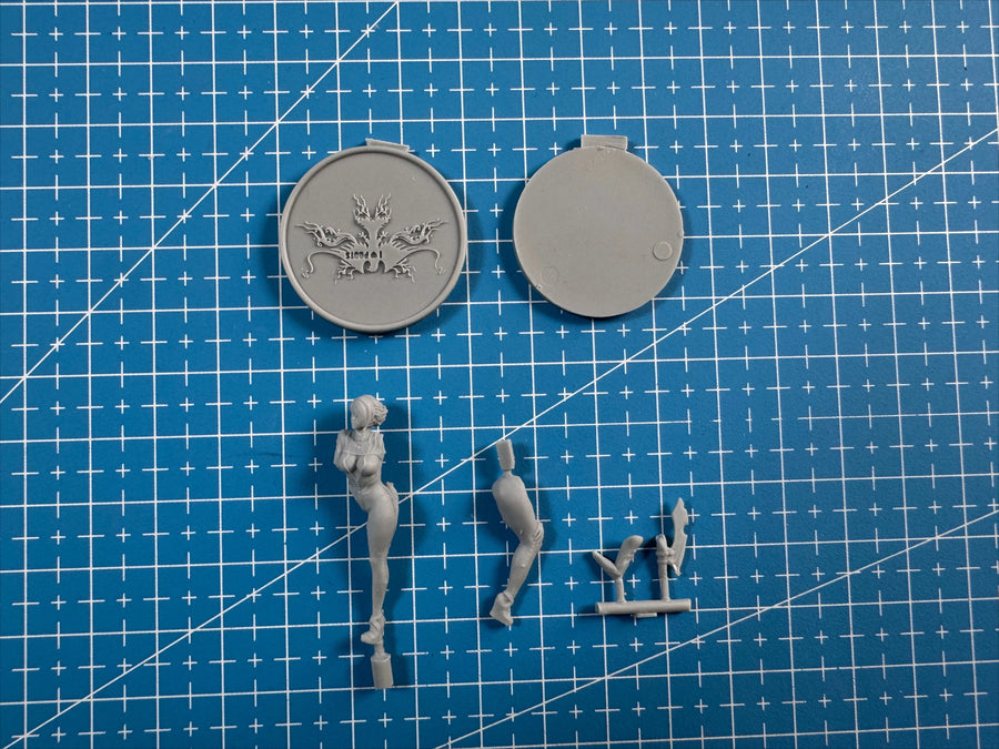 Fantasy Female Pinup Warrior with Blade Gauntlets 40mm Resin Figure Kit - resin model view 2