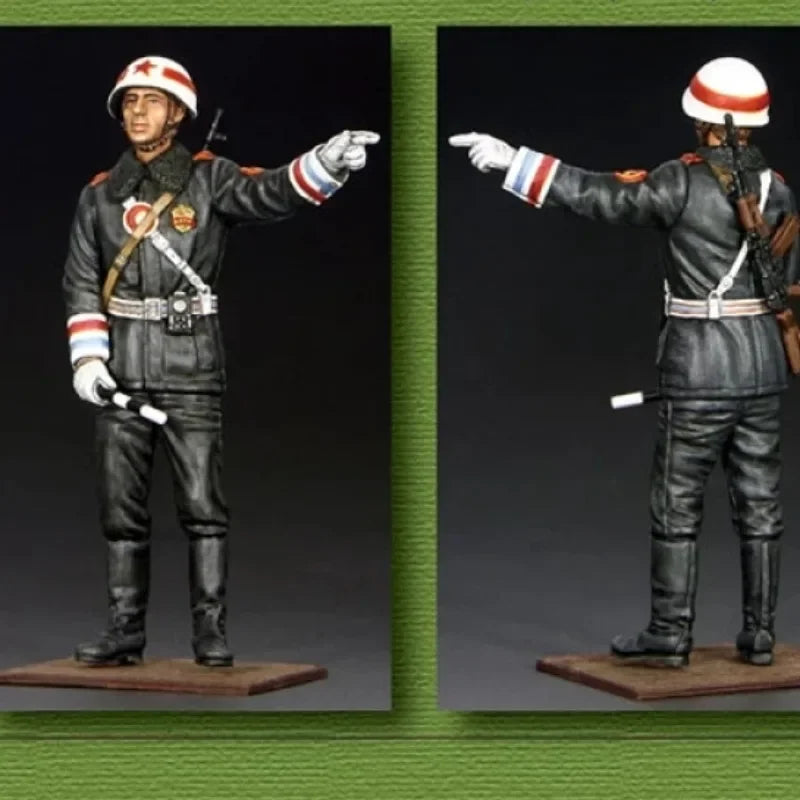1/35 WWII Military Police Traffic, 4 Figures, Resin Model Figure Kit, Unassembled and Unpainted