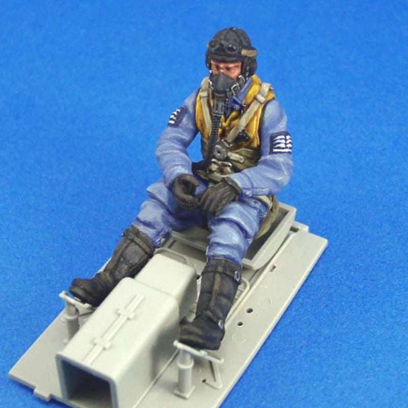 1/32 WWII German Luftwaffe Officer in Cockpit, Resin Model Figure Kit, Unassembled and Unpainted