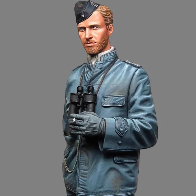 1/16 WWII German Luftwaffe Officer with Binoculars, Resin Model Figure Kit, Unassembled and Unpainted