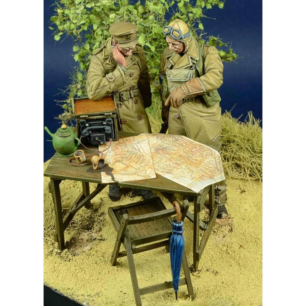 1/35 WWII British Officers & Dispatch Riders, 2 Figures, Resin Model Diorama Kit, Unassembled and Unpainted